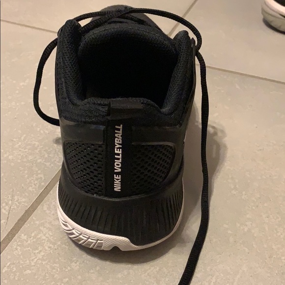 Volleyball Shoes - Picture 2 of 3